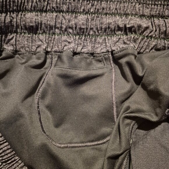 Lululemon size 10 hotty hot low rise 2 tone gray shorts, VGUC - Picture 6 of 7